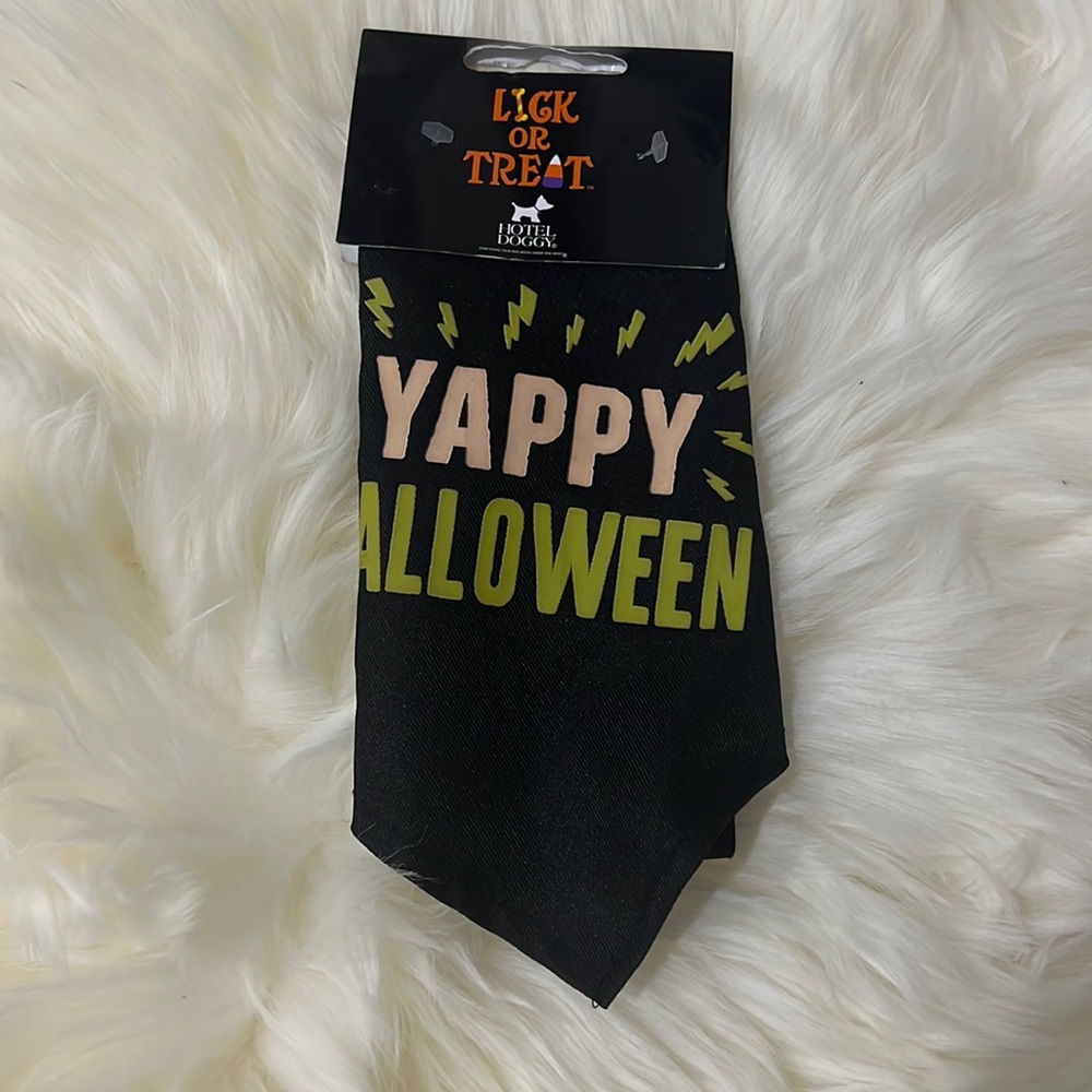 NWT - Hotel Doggy "Yappy Halloween" Bandana XS/S